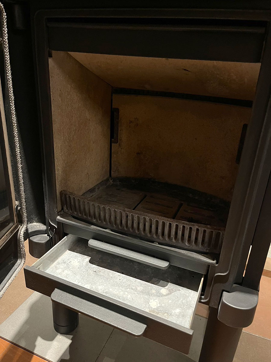 【コンツーラ】中古薪ストーブ